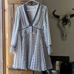 Short dressful skirt long sleeve bell cuff lace trim